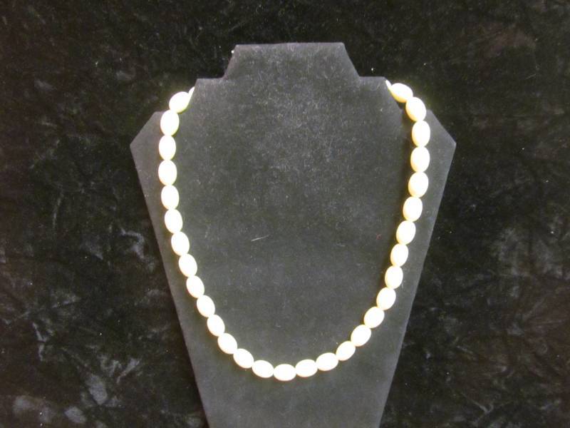 lot 4 image: jewelry