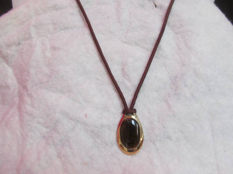 lot 23 image: jewelry
