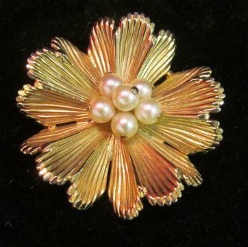 lot 35 image: Vintage jewelry