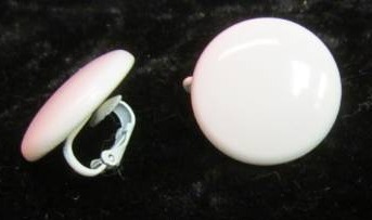 lot 49 image: Vintage jewelry