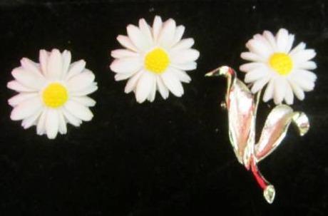 lot 52 image: jewelry