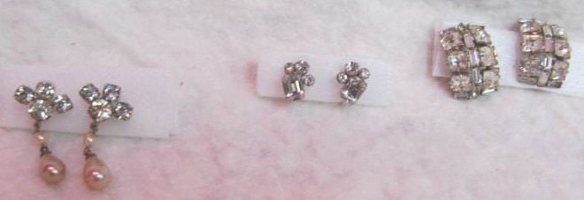 lot 53 image: Vintage jewelry