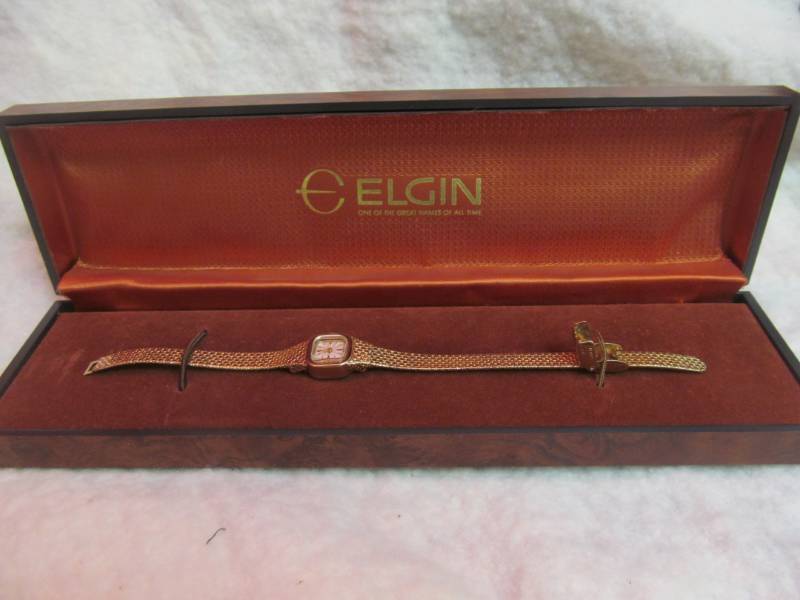 lot 60 image: Vintage jewelry