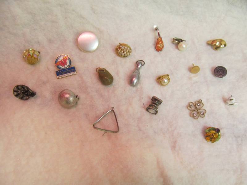 lot 61 image: jewelry
