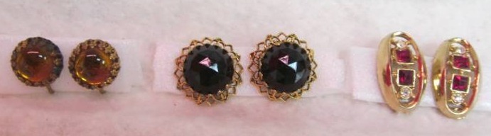 lot 62 image: Vintage jewelry
