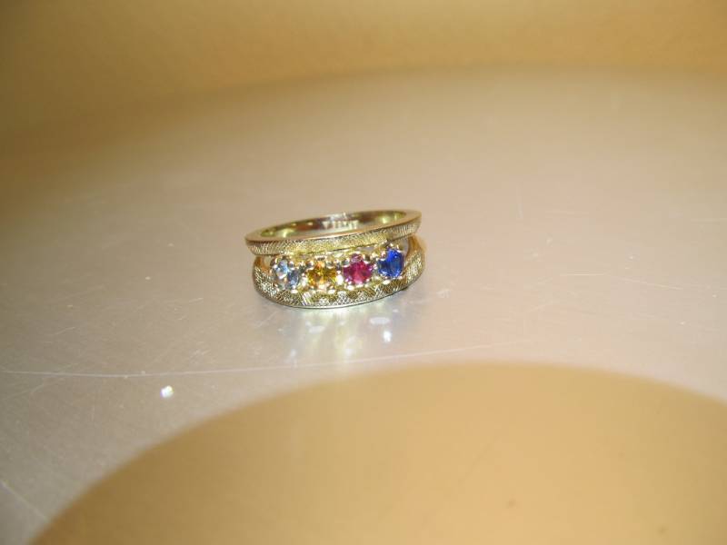 lot 66 image: jewelry