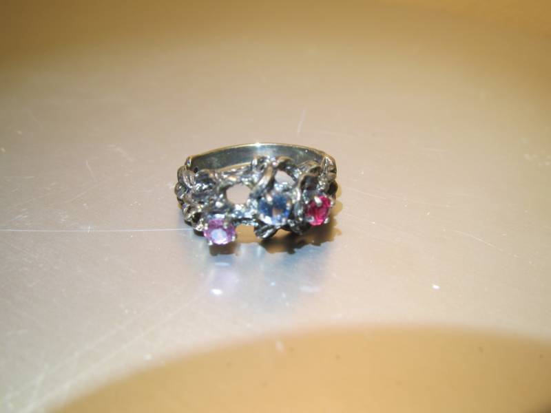lot 68 image: jewelry