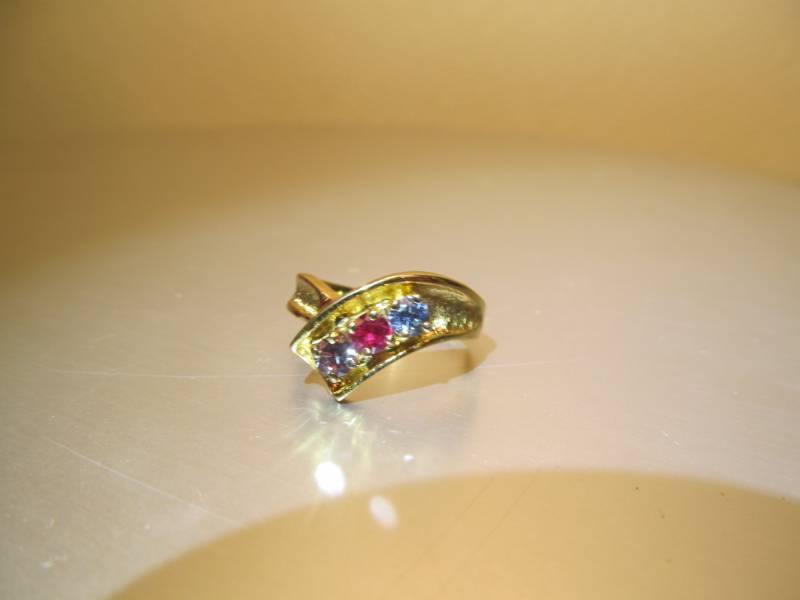 lot 69 image: jewelry