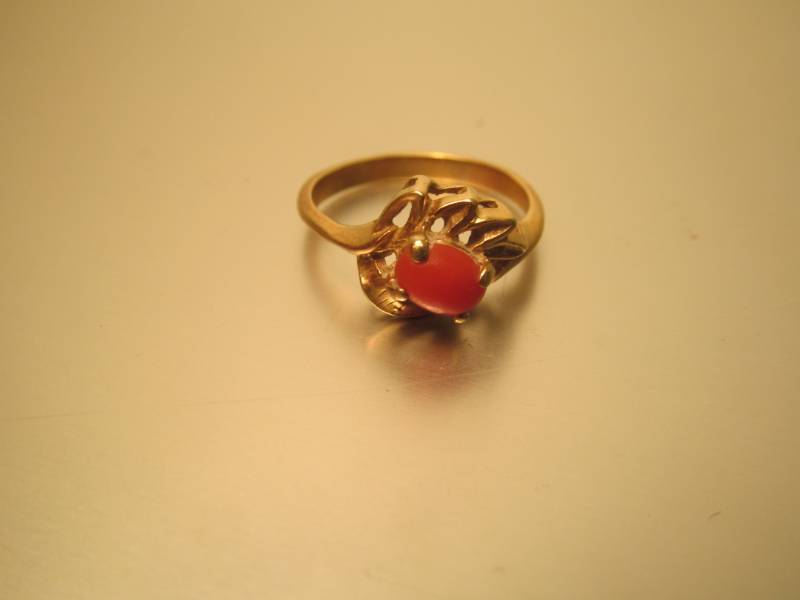 lot 80 image: vintage ring