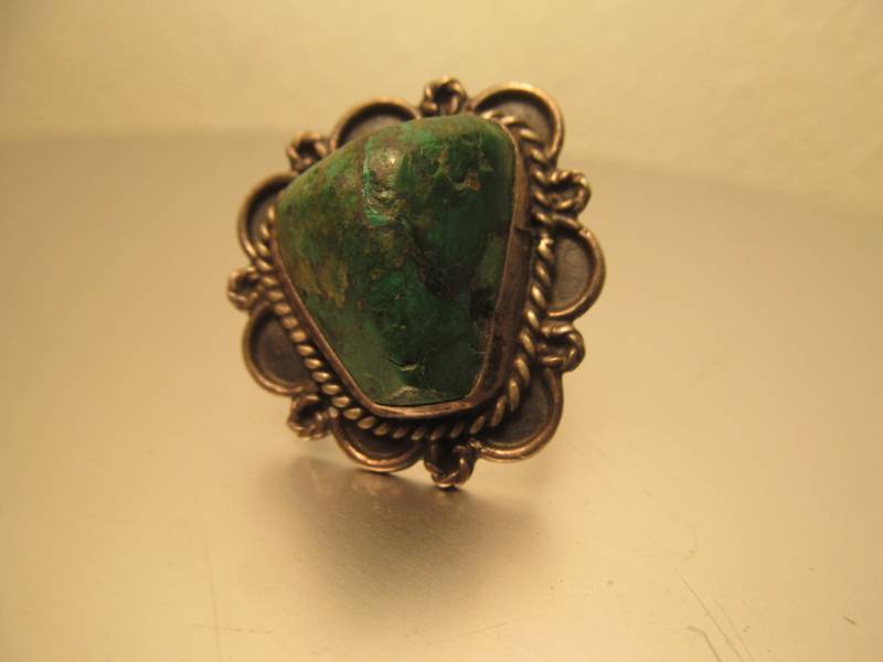 lot 84 image: vintage jewelry