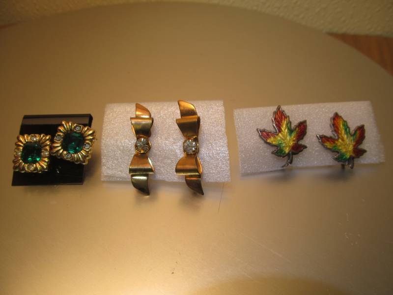 lot 58 image: Vintage jewelry
