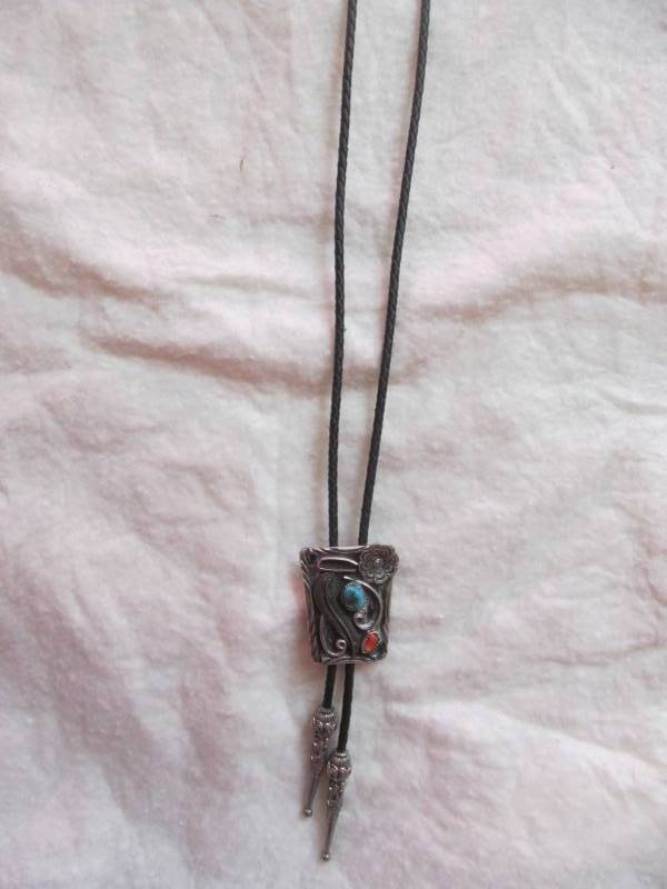 lot 86 image: vintage jewelry