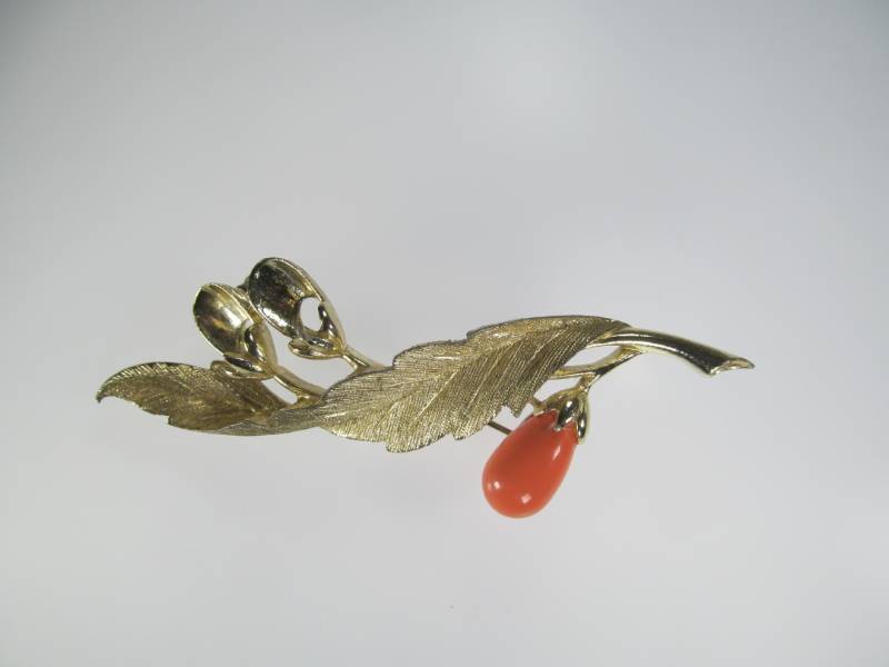 lot 42 image: Vintage jewelry