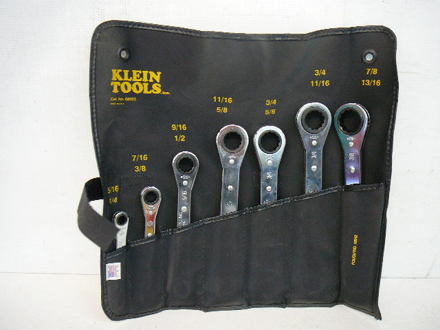 lot 152 image: Klein Tools Ratcheting Box Wrench Kit