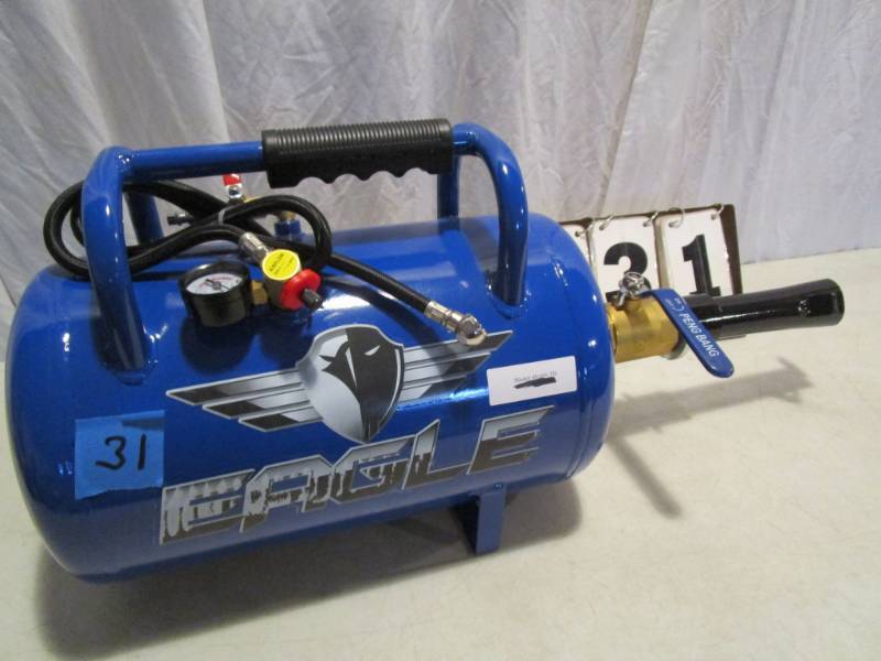 lot 31 image: Eagle Portable Tire Blaster and Air Tank