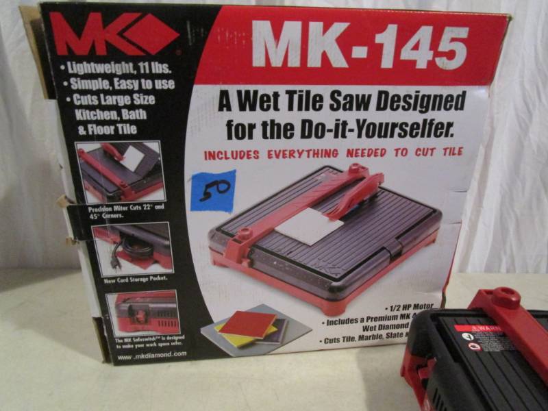 lot 50 image: MK Diamond 4.5 Wet Cutting Benchtop Tile Saw