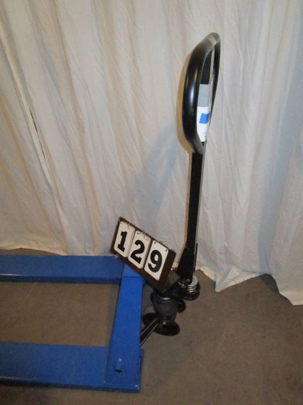 lot 129 image: Pallet Jack