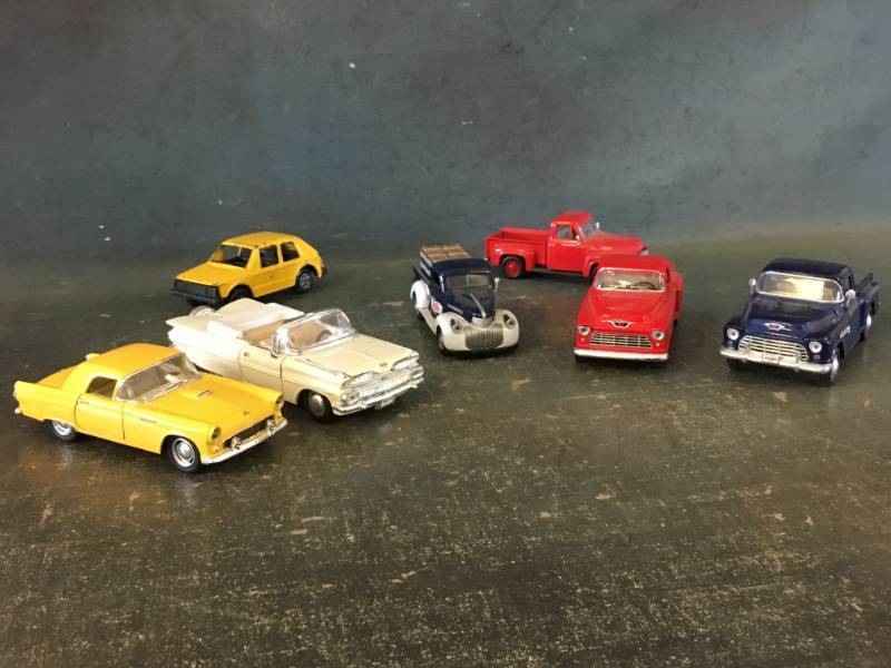 lot 11 image: Die Cast Metal Cars