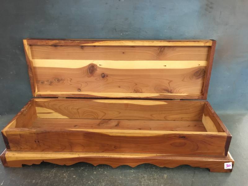lot 30 image: Cedar Keepsake Box