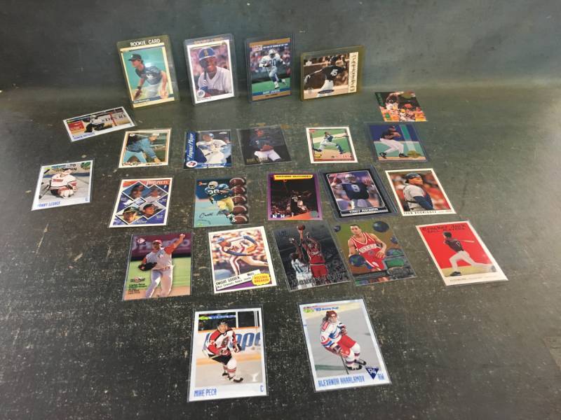 lot 53 image: Sports Star Rookie Cards with Mattingly, Sanders, Jordan & Griffey
