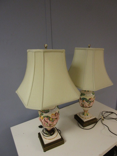 lot 517 image: ANTIQUE CAPODIMONTE CHERUB LAMPS