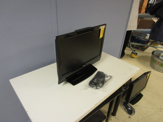 lot 541 image: 19 LG TV WITH REMOTE