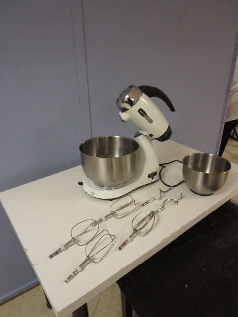 lot 546 image: SUNBEAM MIXMASTER
