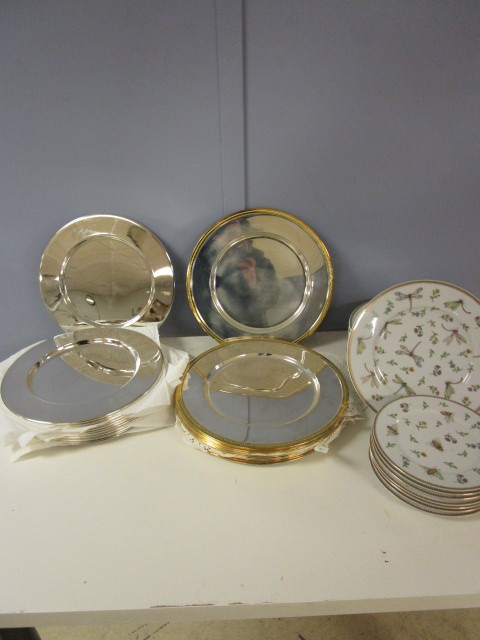 lot 548 image: CHARGERS AND LUNCHEON SET