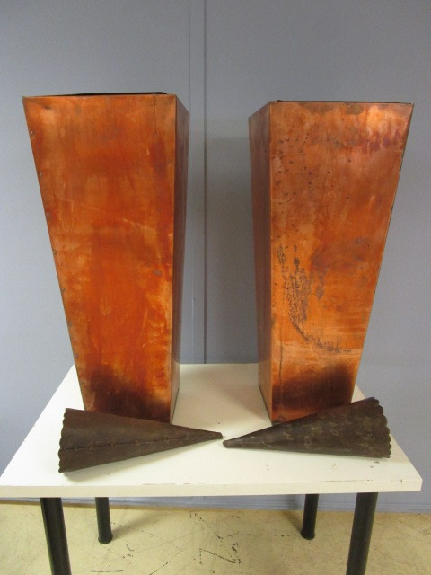 lot 555 image: PLANTERS AND SCONCES