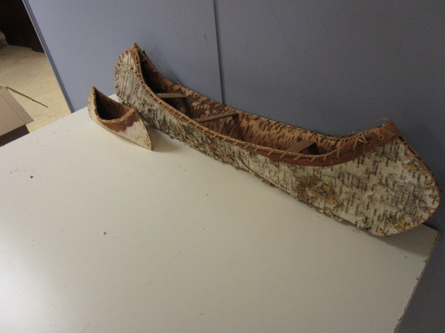 lot 557 image: HAND CRAFTED DECORATIVE BIRCH BARK CANOES