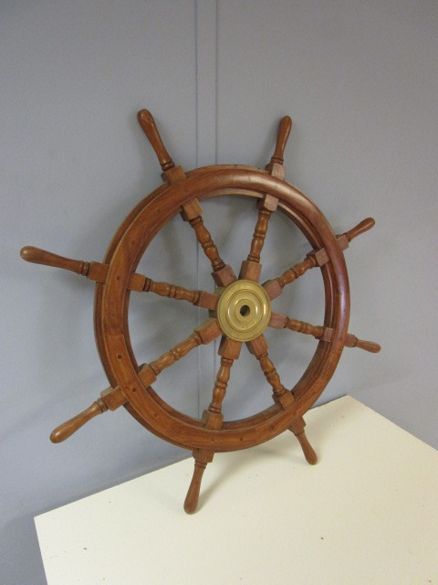 lot 558 image: SOLID WOOD AND BRASS SHIPS WHEEL