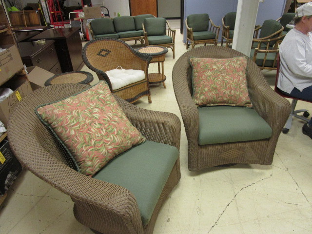 lot 401 image: PATIO CHAIRS