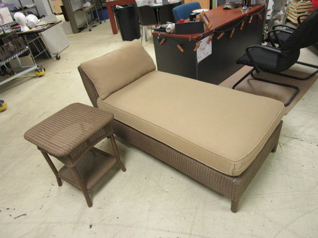 lot 403 image: PATIO CHAISE RECLINER AND SIDE TABLE