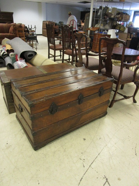 lot 415 image: RUSTIC WOODEN TRUNK WITH SEA CHEST DESIGN.