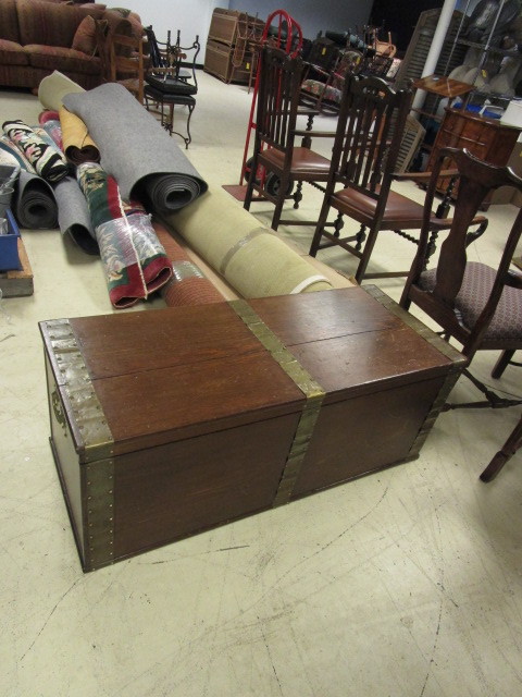 lot 416 image: DECORATIVE WOODEN TRUNK