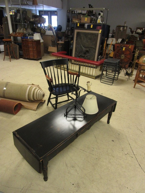 lot 424 image: CHAIR, DROP LEAF COFFEE TABLE AND LAMP