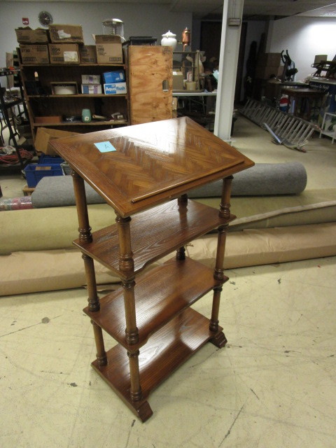 lot 431 image: SCRIBES DESK