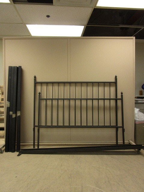 lot 443 image: GUNMETAL GRAY CAST IRON QUEEN SIZE  BED