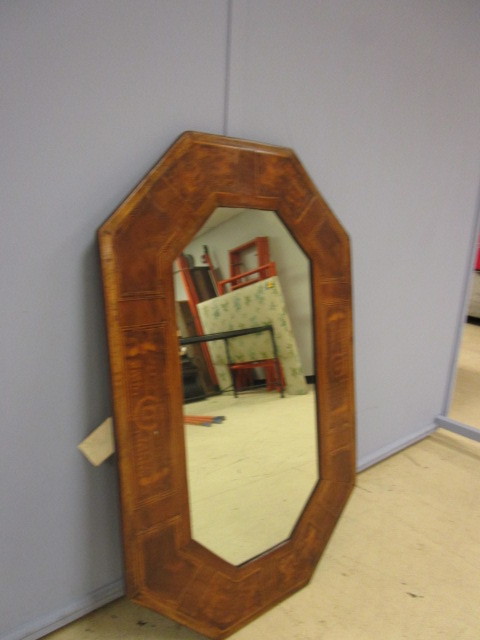 lot 455 image: 8 SIDED ANTIQUE MIRROR