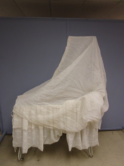 lot 460 image: ANTIQUE BASSINET