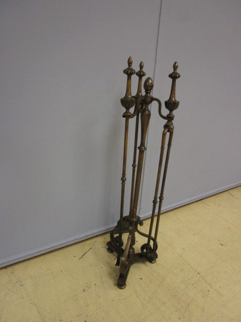 lot 463 image: BRASS FIREPLACE SET