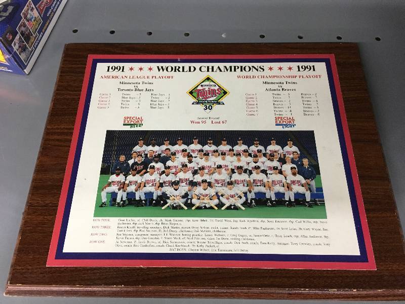 lot 103 image: 1991 Minnesota Twins World Champions Plaque
