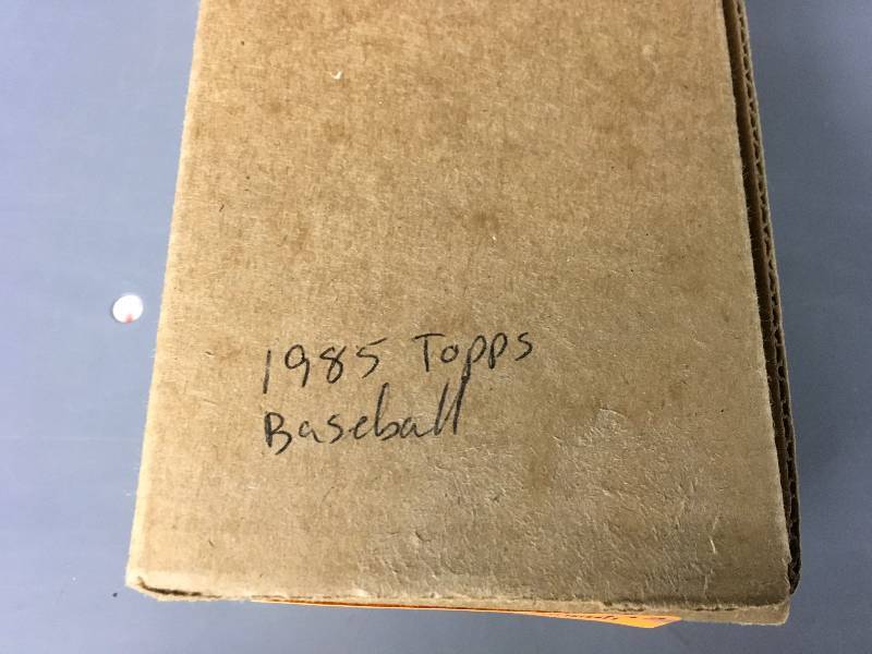 lot 112 image: 1985 Topps MLB Cards Set