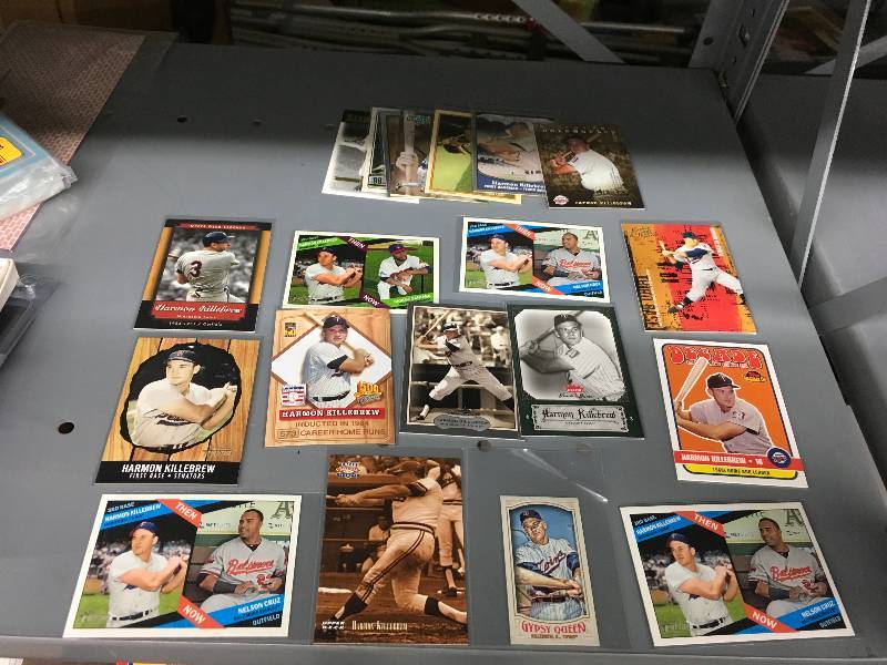 lot 127 image: 20 Harmon Killebrew Cards