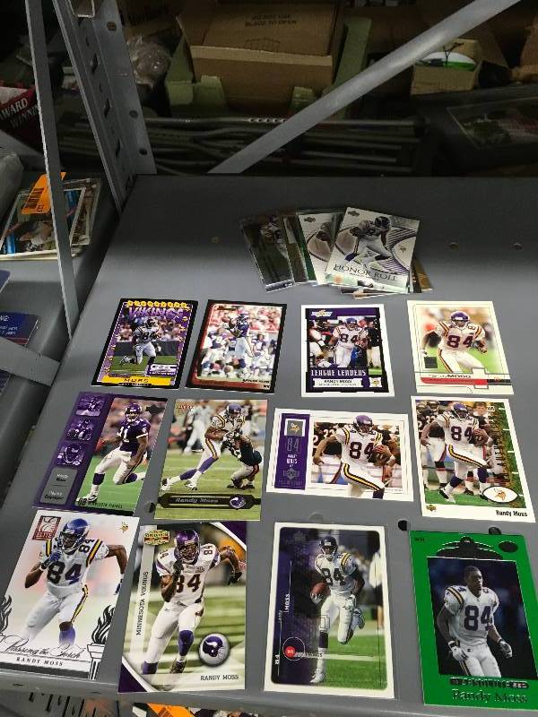 lot 125 image: 25 Randy Moss Cards