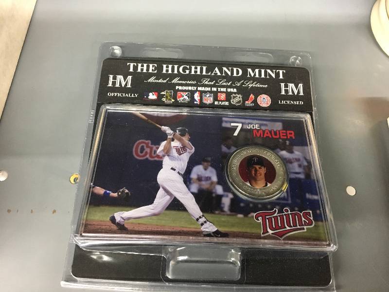 lot 132 image: The Highland Mint Minnesota Twins Silver Plated Medallion