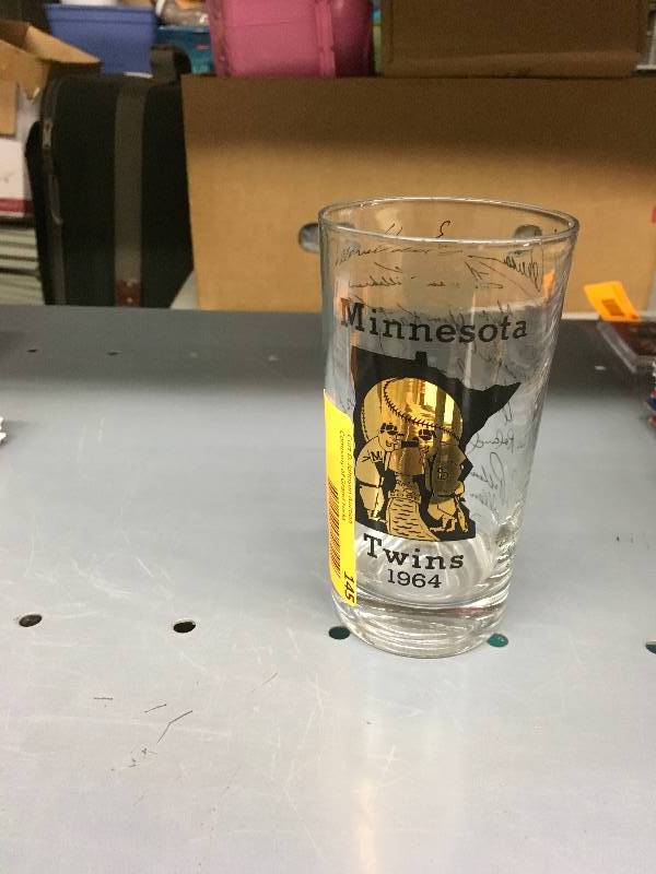 lot 145 image: 1964 Minnesota Twins Glass