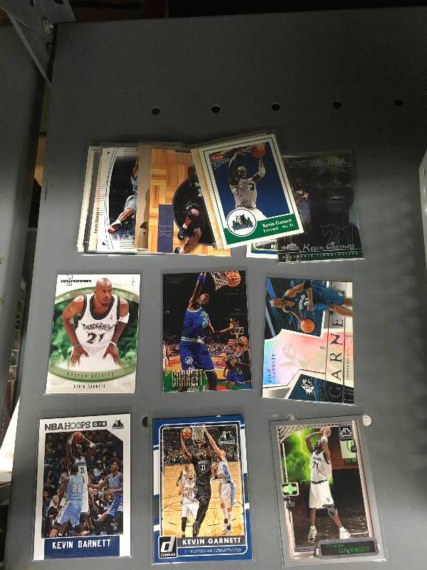 lot 153 image: 20 Kevin Garnett Cards