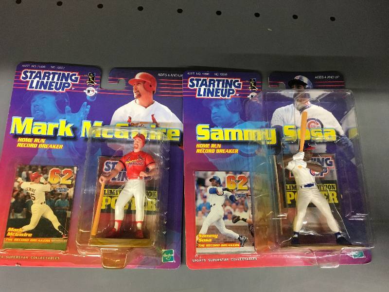 lot 165 image: MLB Starting Lineup Mark Mcgwire & Sammy Sosa Figurines