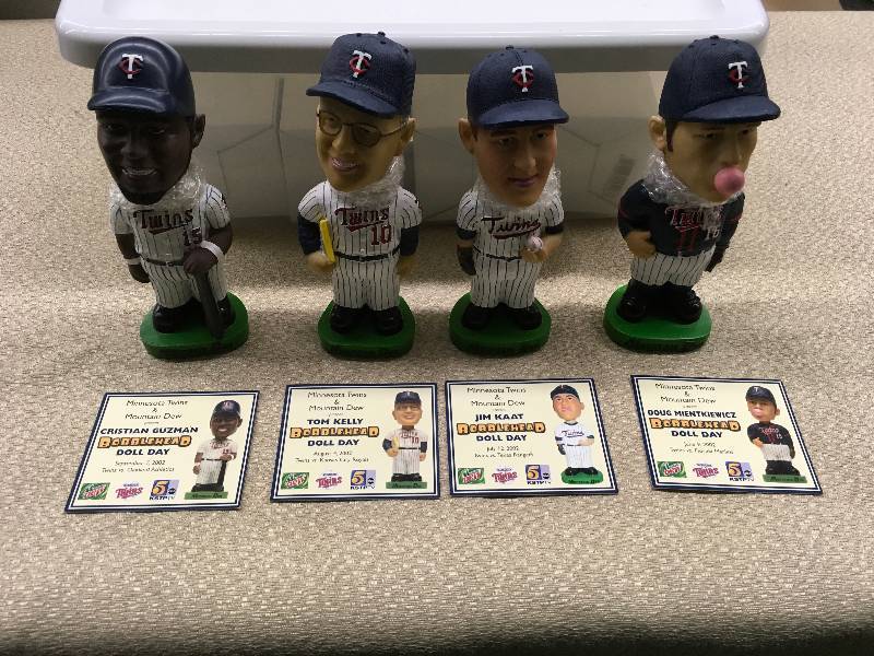 lot 167 image: Minnesota Twins Bobble Heads - Complete 2002 Set